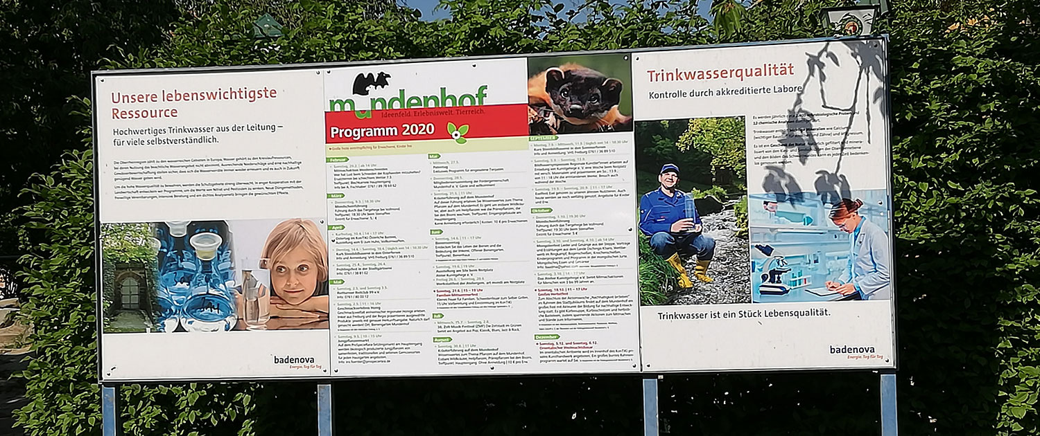 Werbetechnik in Freiburg, großes Schild für den Mundenhof im Außenbereich